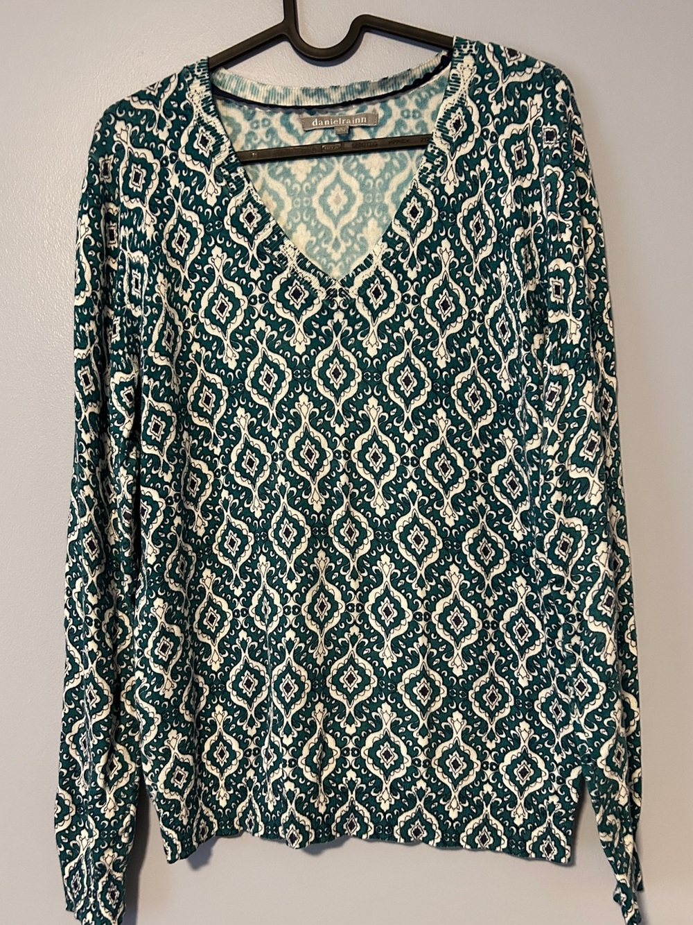 Daniel Rainn Teal and White V-Neck Long Sleeve Top